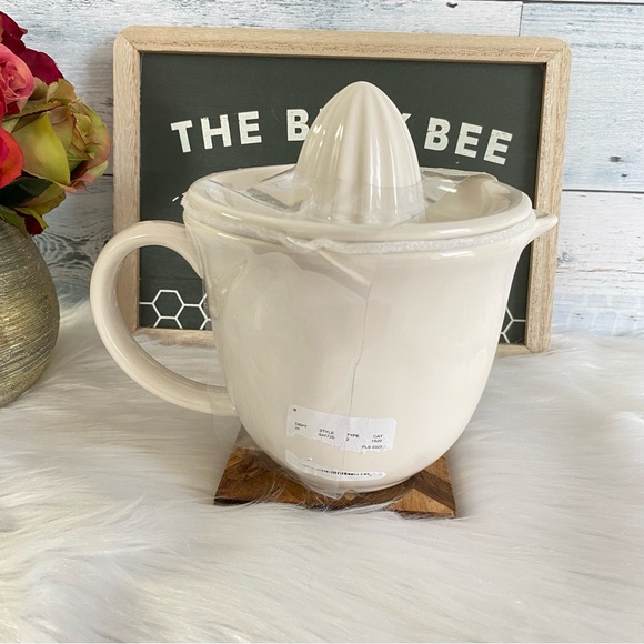 Rae Dunn SQUEEZE Juicer White Pottery Citrus Lime Lemon Juice Cottage Core Tools - Picture 5 of 7